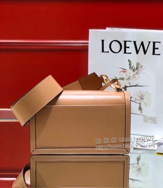 LOEWE包包 羅意威大號Barcelona三角包 10157  tcl1356